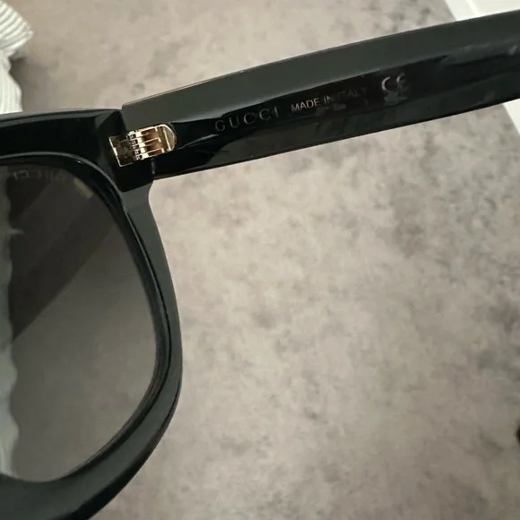 Gucci Black Oversized Sunglasses - Picture 4 of 4